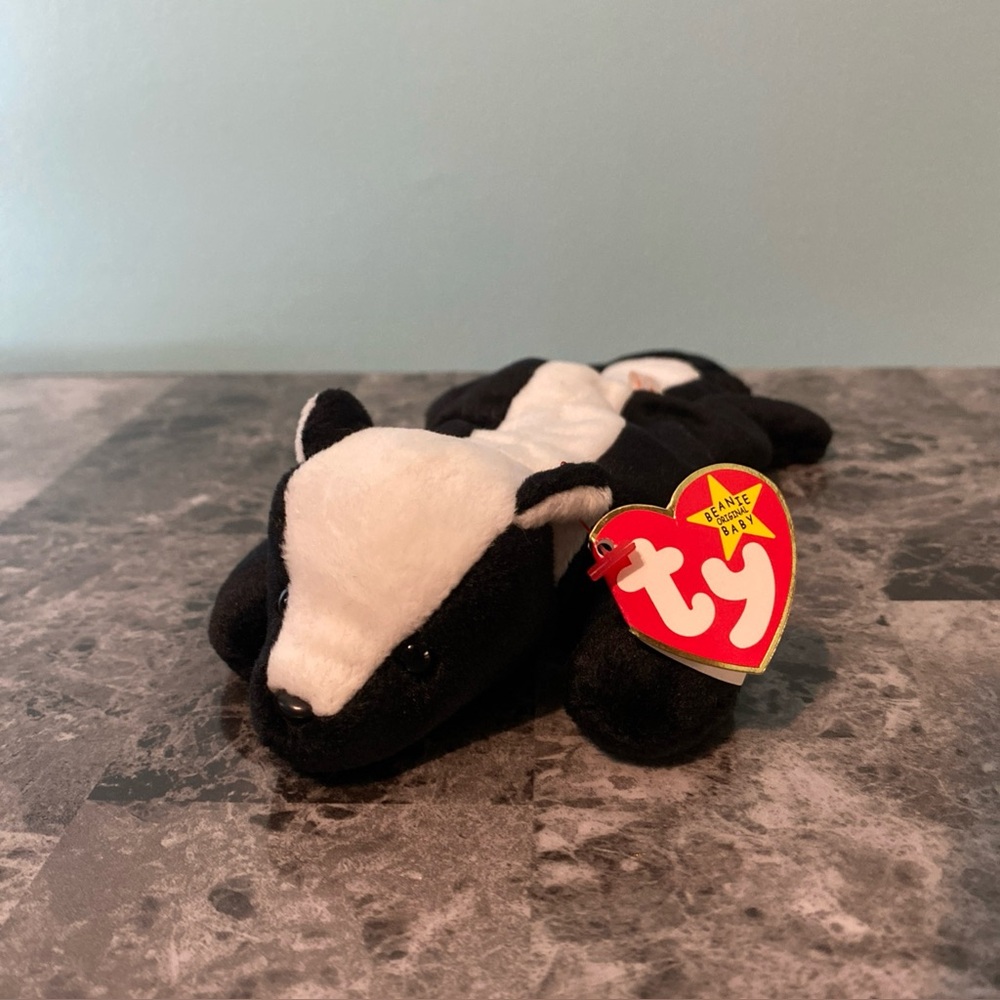 Ty Beanie Babies Stinky The Skunk Plush Toy